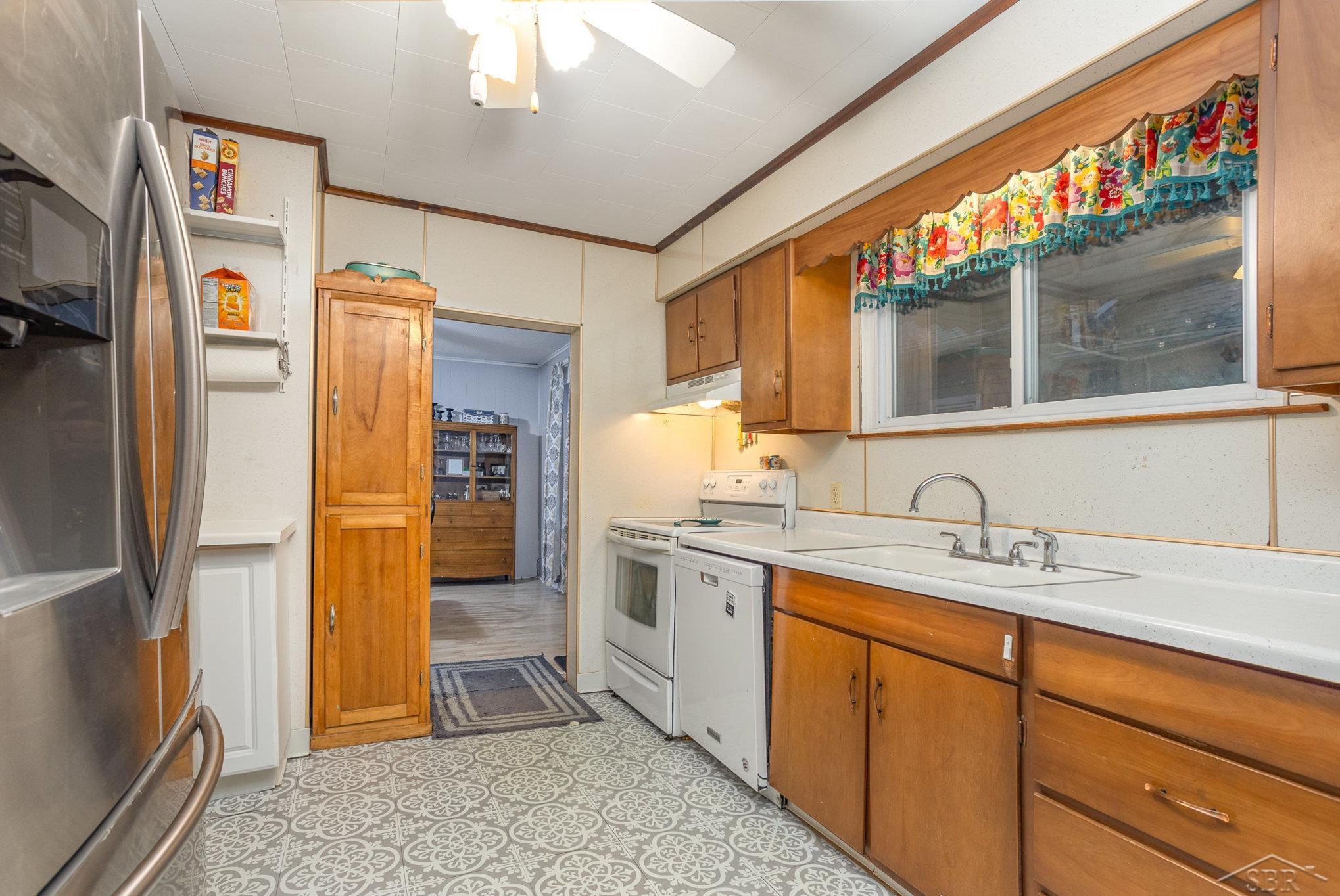 1317 18th Street Bay City, MI 48708 - Photo 10 of 30 50161259-75acf01d-5f3c-4f72-a64e-82a5c6e1b0ad.JPG