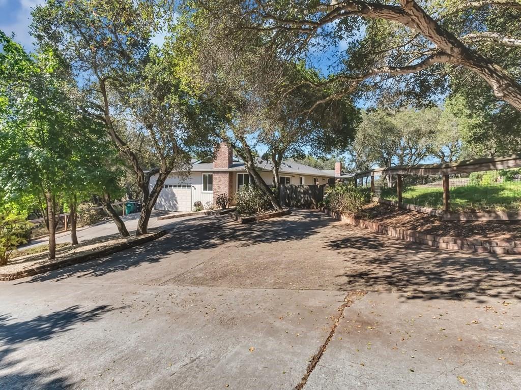 531 Echo Valley Road Salinas, CA 93907 - Photo 5 of 50 Gallery Image 5