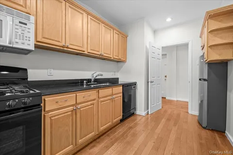 $310,000 | 1440 Boston Post Road, Unit 2I, Larchmont, NY 10538