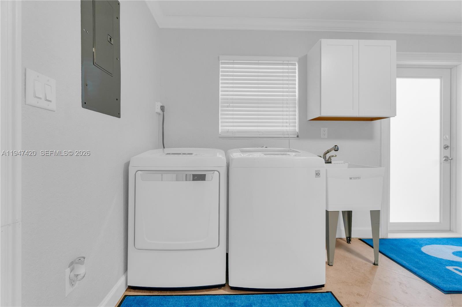 1405 Southwest 4th Terrace Pompano Beach, FL 33060 - Photo 34 of 44 a hallway with washer and dryer