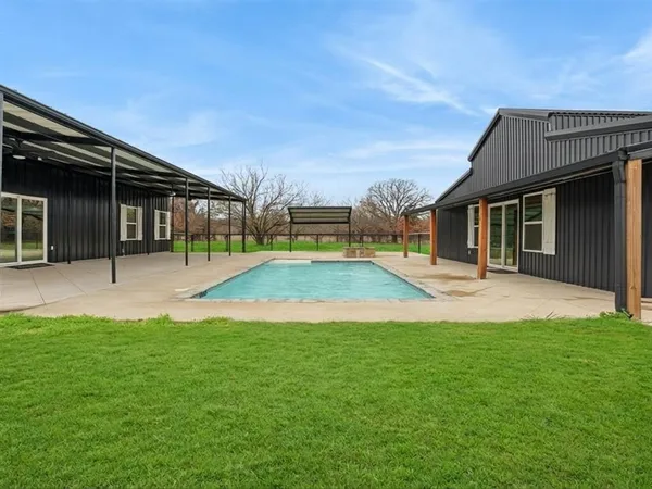 $2,500,000 | 7601 Zion Hill Road, Poolville, TX 76487