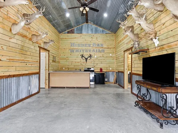 $2,500,000 | 7601 Zion Hill Road, Poolville, TX 76487