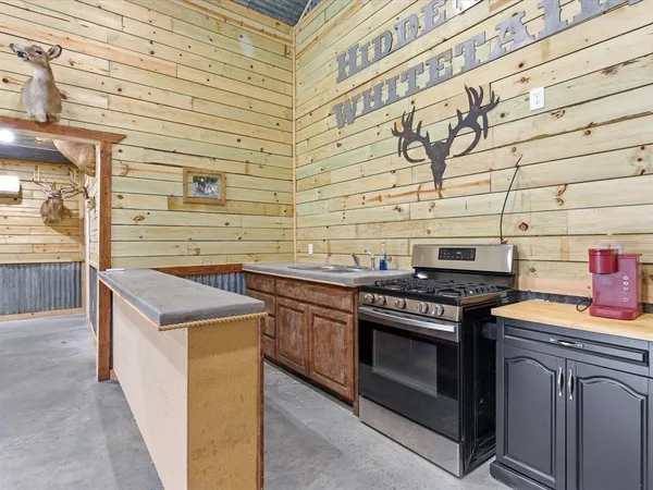 $2,500,000 | 7601 Zion Hill Road, Poolville, TX 76487