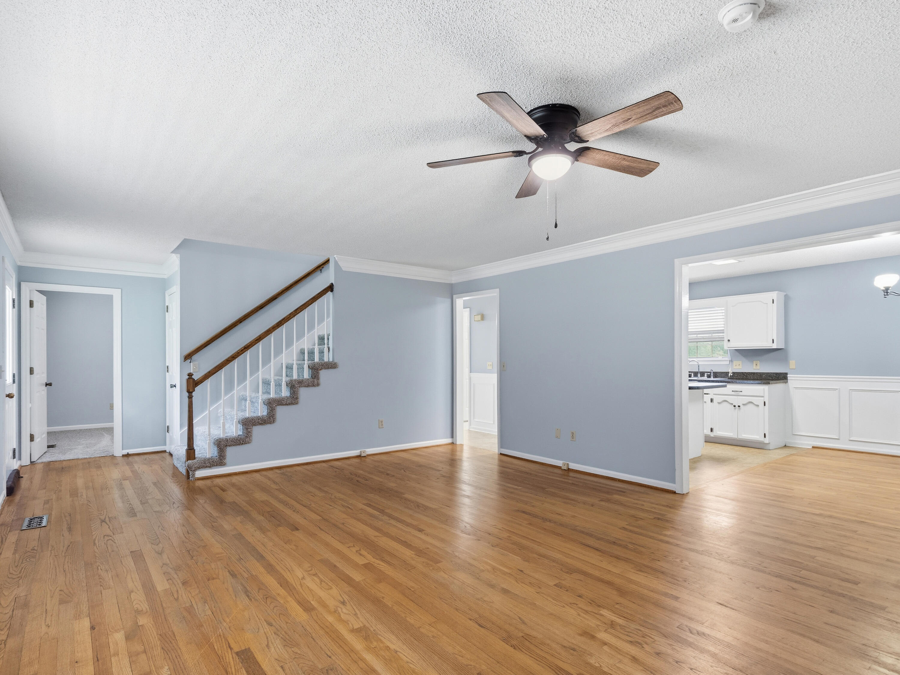 9002 Quail Run Drive Chattanooga, TN 37421 - Photo 5 of 19 Living Room
