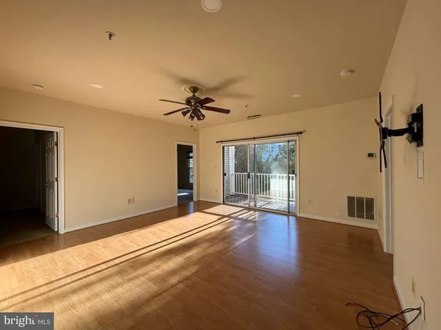 $2,800 | 11326 Westbrook Mill Lane, Unit 202, Fairfax, VA 22030