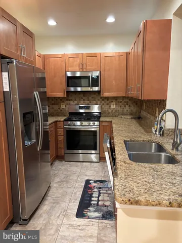 $2,800 | 11326 Westbrook Mill Lane, Unit 202, Fairfax, VA 22030