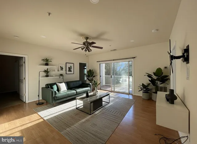 $2,800 | 11326 Westbrook Mill Lane, Unit 202, Fairfax, VA 22030