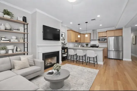 $1,095,000 | 92 St Botolph Street, Unit G, Boston, MA 02116