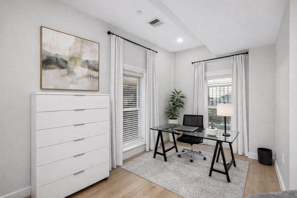 92 St Botolph Street, Unit G Boston, MA 02116 - Photo 7 of 8