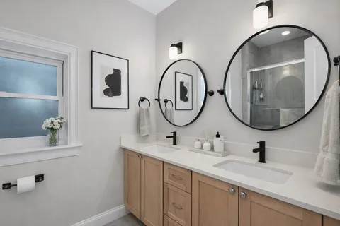 $1,095,000 | 92 St Botolph Street, Unit G, Boston, MA 02116