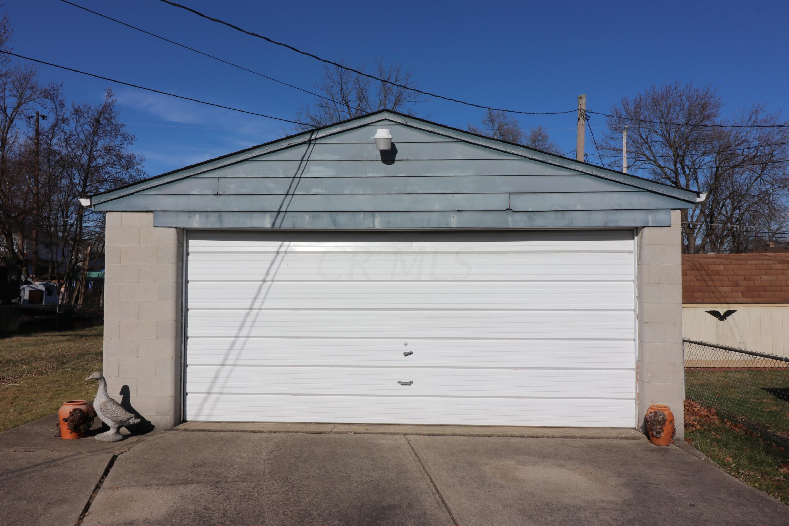 2216 Case Road Columbus, OH 43224 - Photo 3 of 20