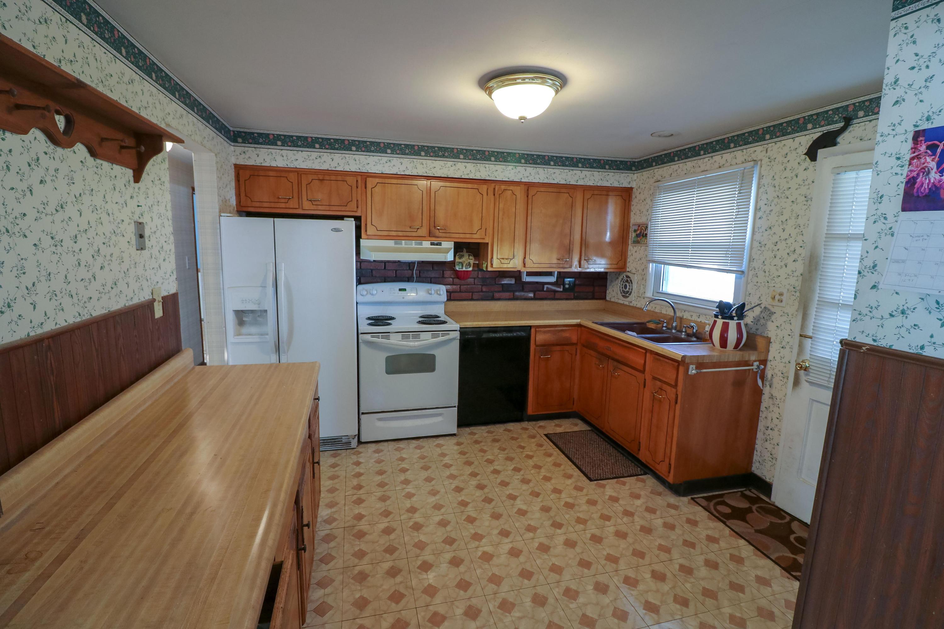 2216 Case Road Columbus, OH 43224 - Photo 9 of 20