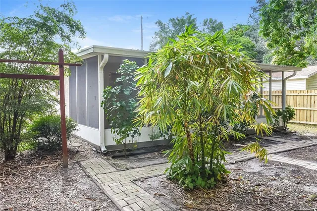 a picture of a bench in a wall