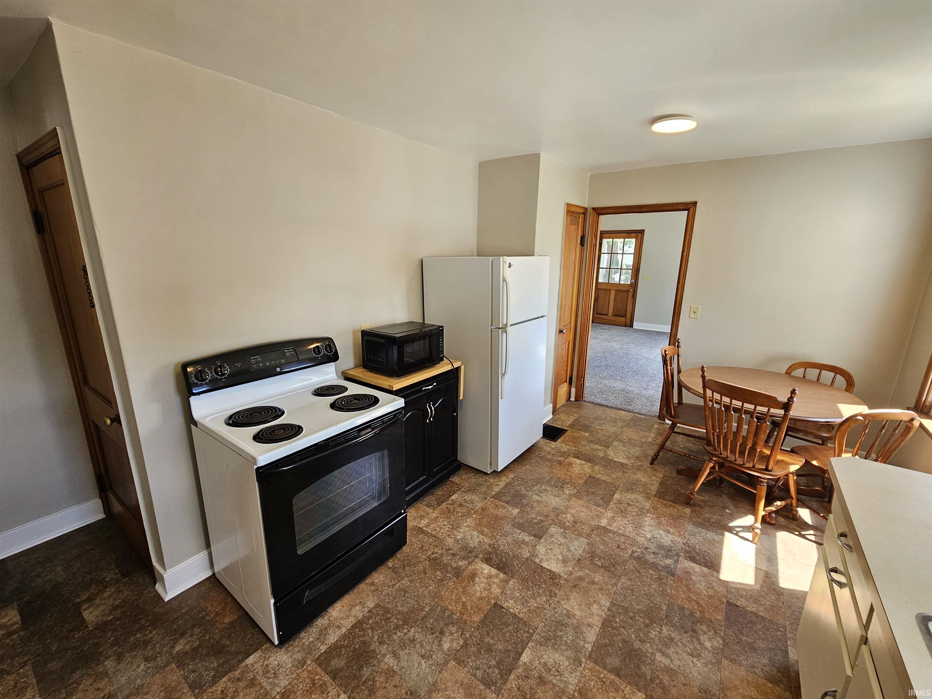 843 Ritterskamp Avenue Vincennes, IN 47591 - Photo 6 of 19 Gallery Image 6