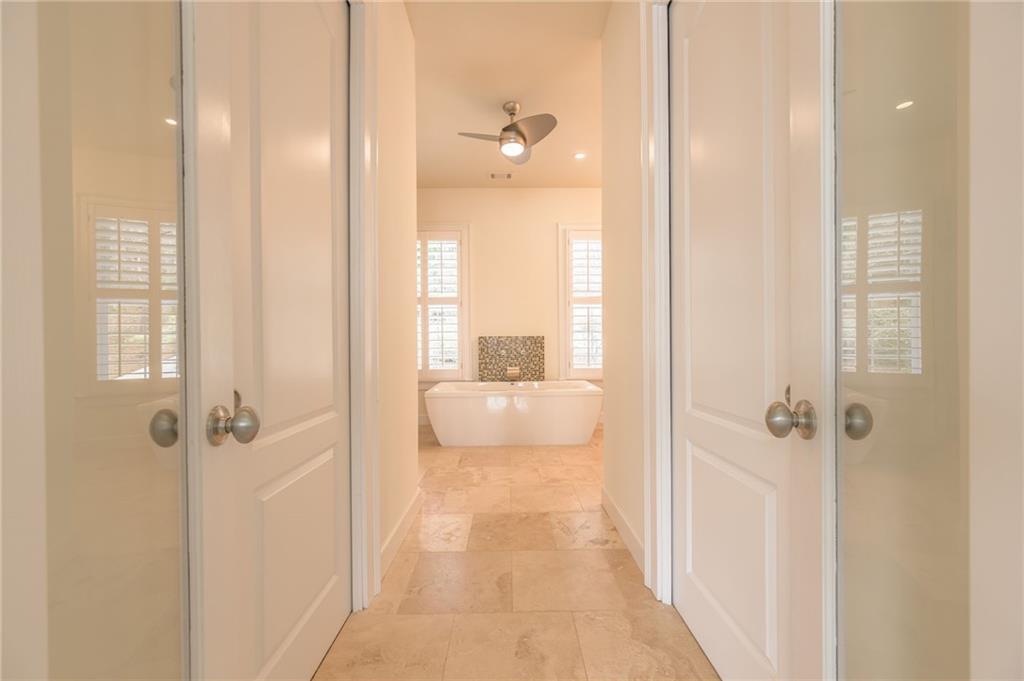 9510 Lisa Circle Gainesville, GA 30506 - Photo 49 of 80 a bathroom with a tub and shower