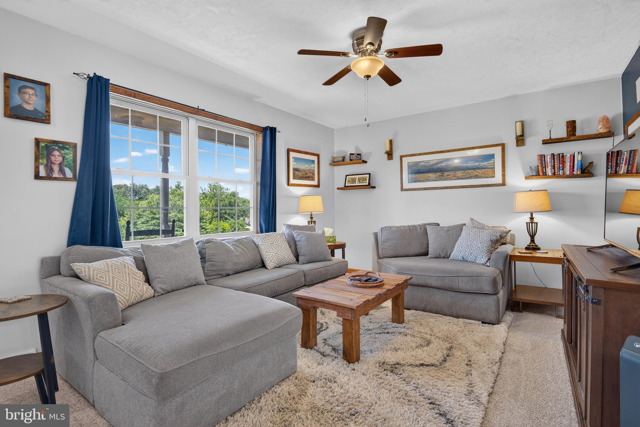 225 North Grant Road Thomasville, PA 17364 - Photo 7 of 49 Living room