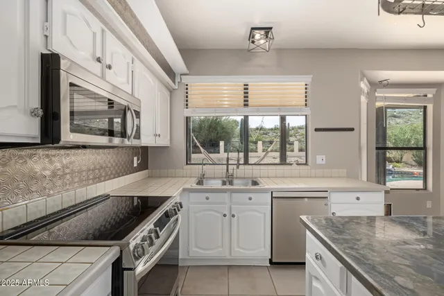 $785,000 | 3411 East Desert Trumpet Road, Phoenix, AZ 85044