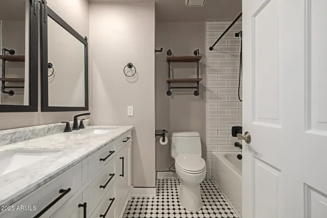 $785,000 | 3411 East Desert Trumpet Road, Phoenix, AZ 85044