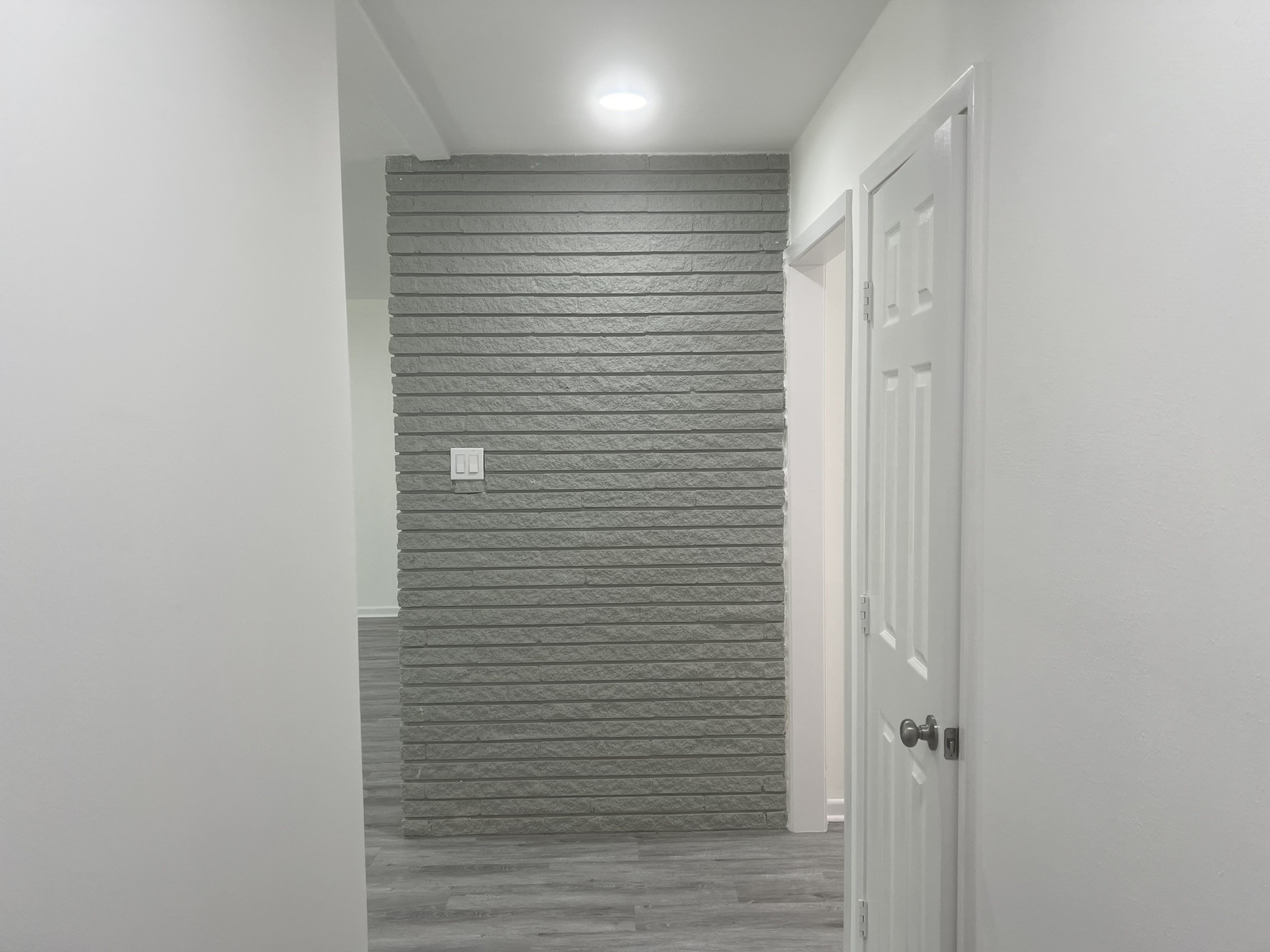 9007 Dunlap Street Houston, TX 77074 - Photo 2 of 22 Entry- is neutral and modern contemporary/ mid century.