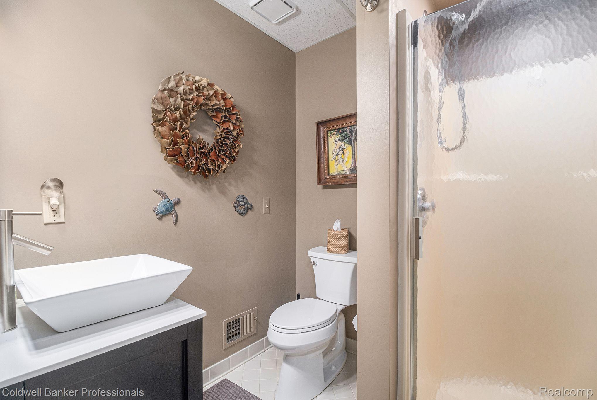 3396 Benstein Road Commerce Township, MI 48382 - Photo 20 of 34 Full Bathroom in Lower Level
