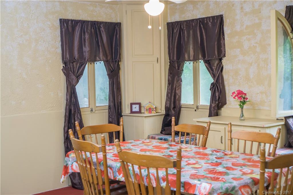 70 Riddle Road Swannanoa, NC 28778 - Photo 5 of 15 Gallery Image 5