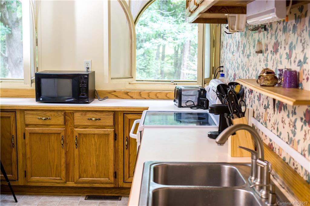 70 Riddle Road Swannanoa, NC 28778 - Photo 8 of 15 Gallery Image 8