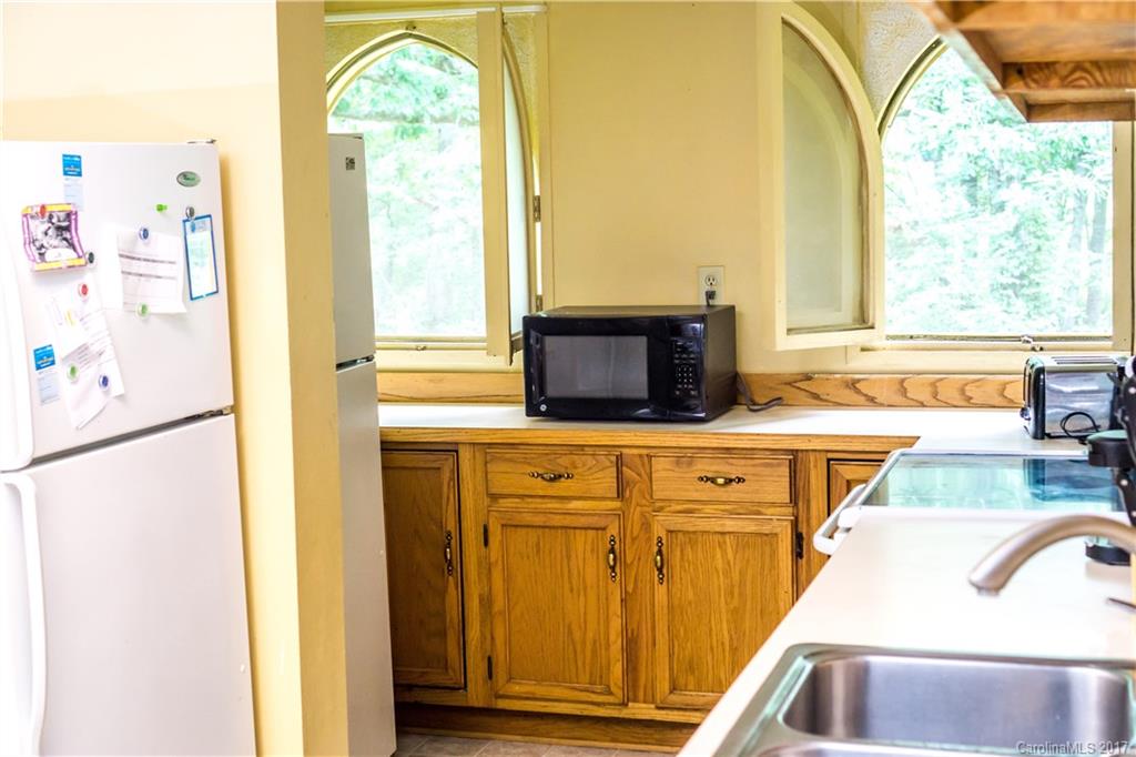 70 Riddle Road Swannanoa, NC 28778 - Photo 9 of 15 Gallery Image 9