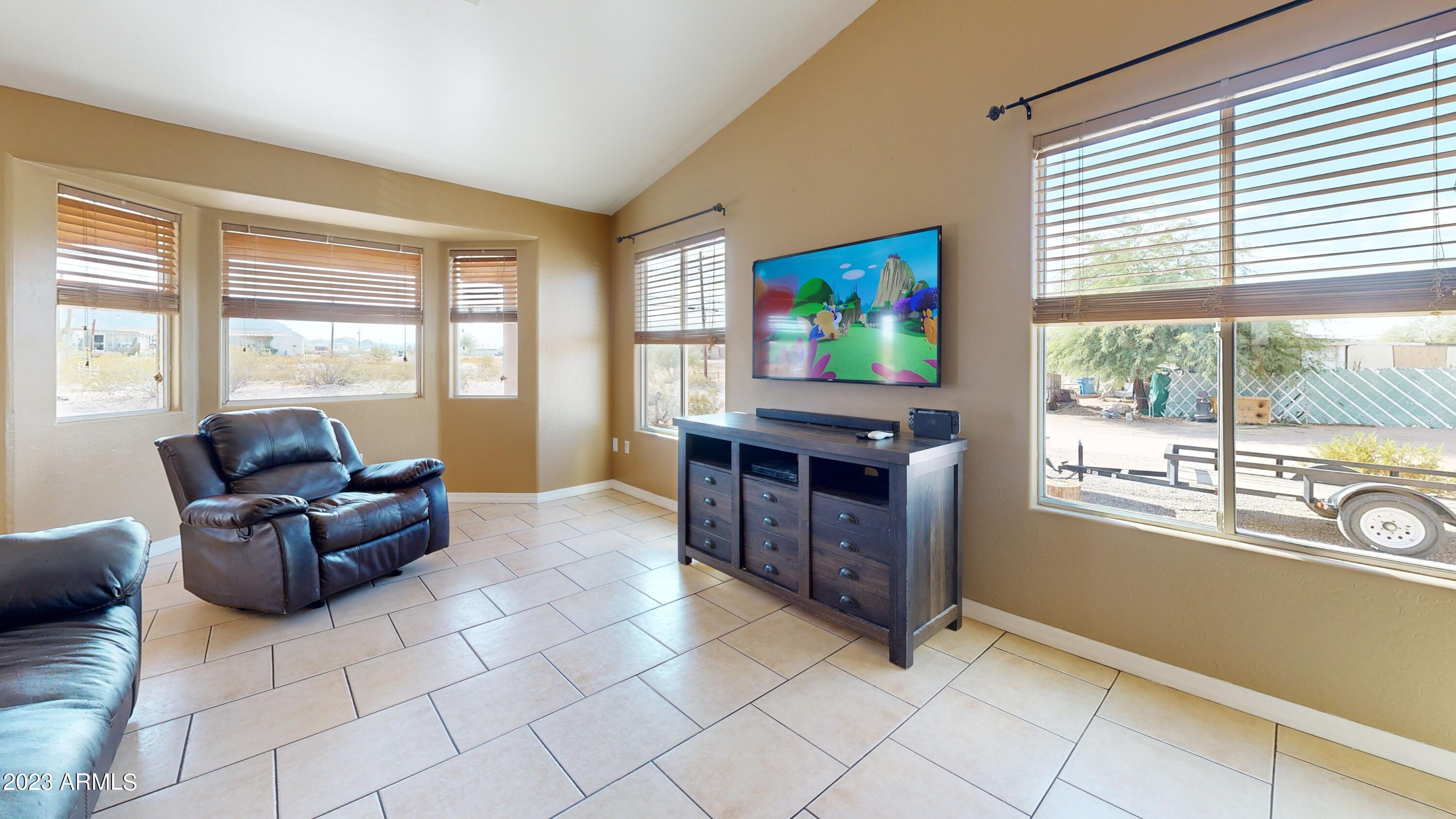 1278 South Starr Road Apache Junction, AZ 85119 - Photo 7 of 25 Living Room