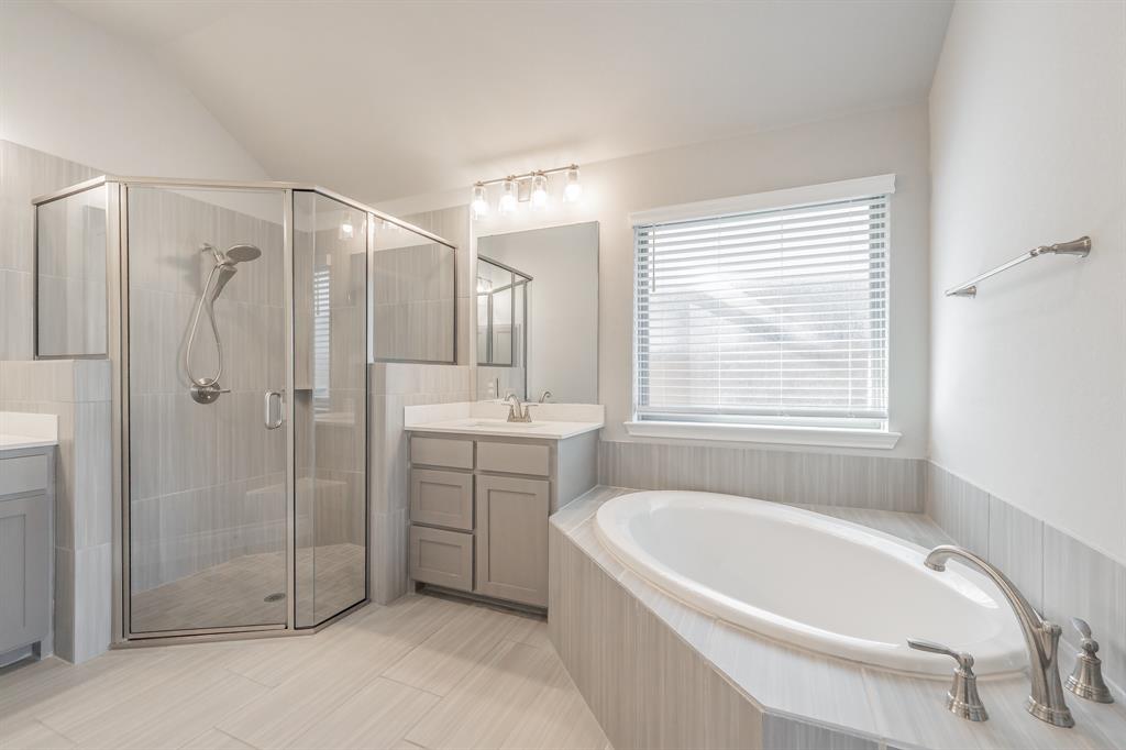 795 Knoxbridge Road Forney, TX 75126 - Photo 10 of 17 a white bath tub sitting next to a shower