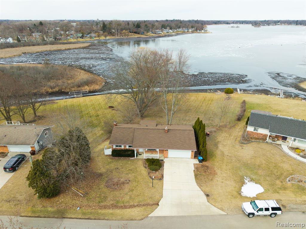 171 Endicott Howell, MI 48843 - Photo 32 of 36 Gallery Image 32