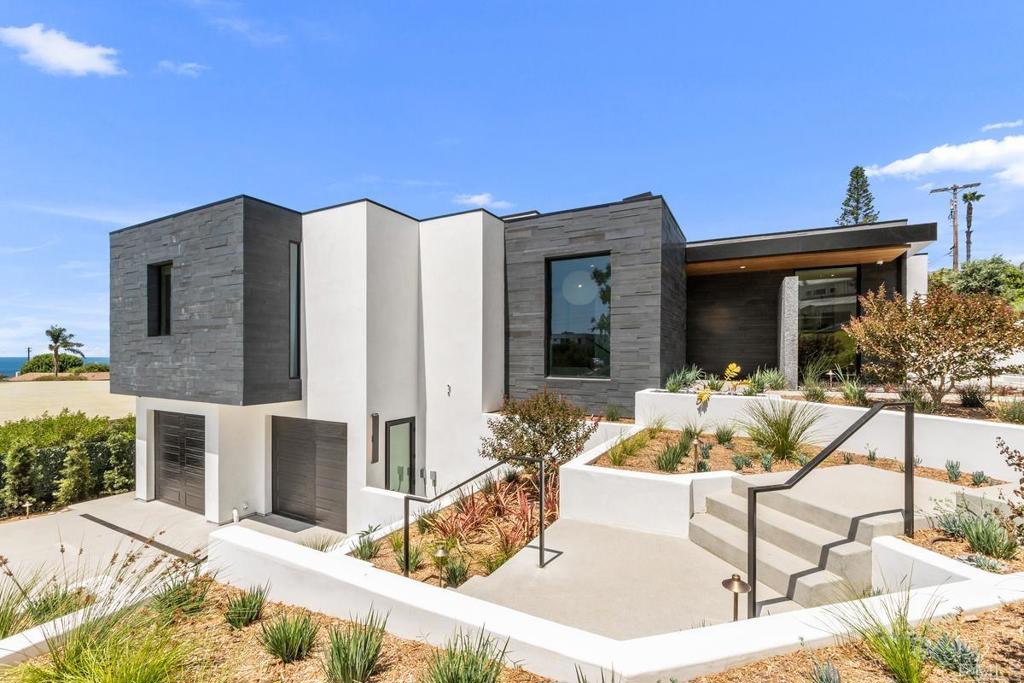 431 Marview Lane Solana Beach, CA 92075 - Photo 14 of 37 a view of a house with backyard