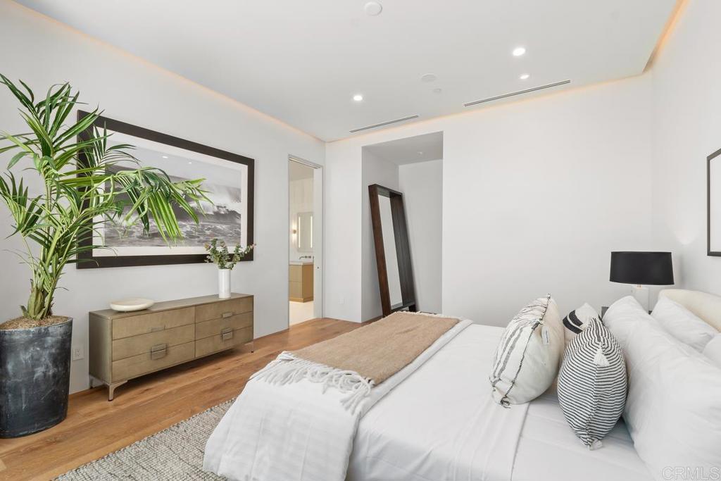 431 Marview Lane Solana Beach, CA 92075 - Photo 26 of 37 a bedroom with a large bed and a potted plant