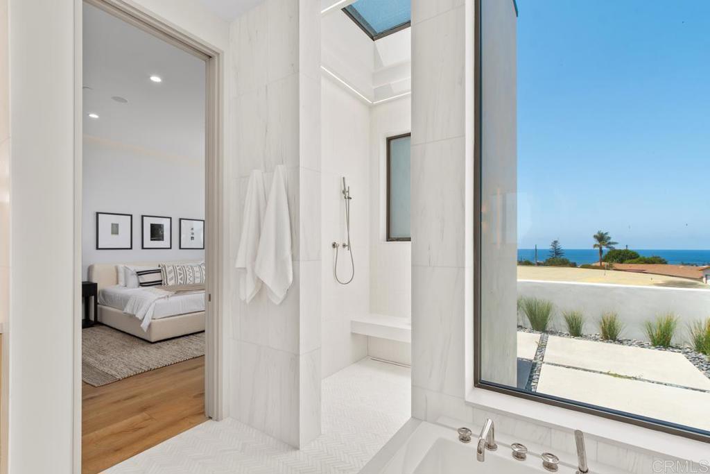 431 Marview Lane Solana Beach, CA 92075 - Photo 27 of 37 a view of living room