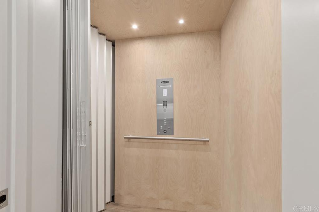 431 Marview Lane Solana Beach, CA 92075 - Photo 37 of 37 a view of a hallway with closet