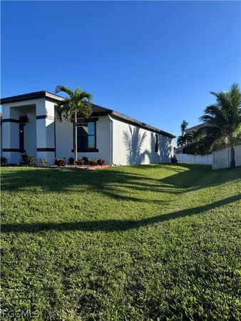 $2,800 | 2322 Southwest 27th Street, Cape Coral, FL 33914