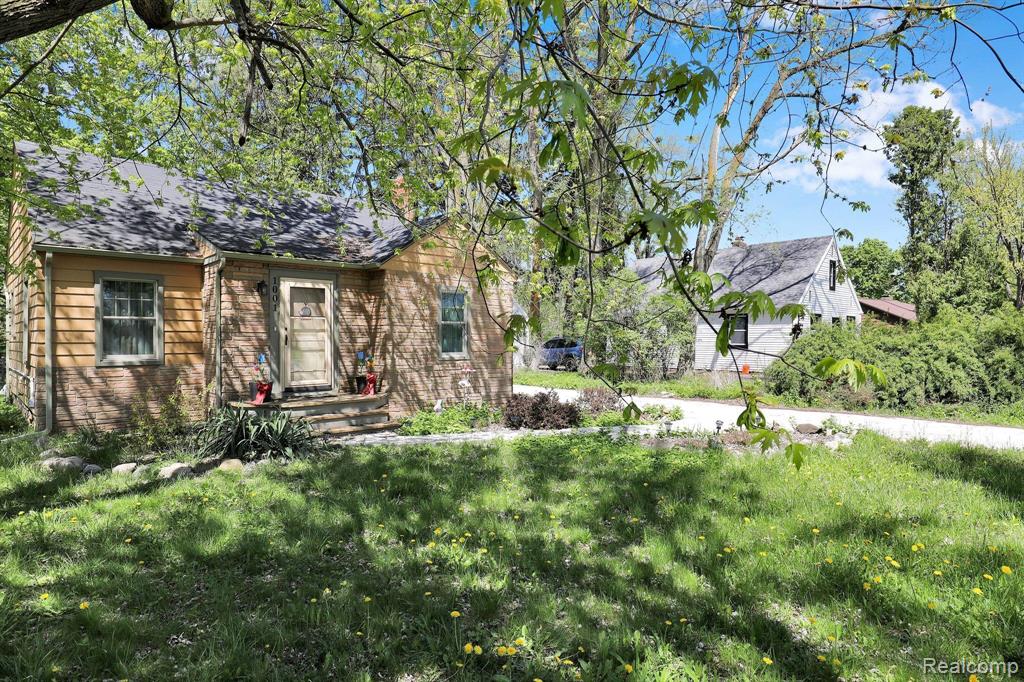 1001 North Waverly Road Lansing, MI 48917 - Photo 11 of 32 Gallery Image 11