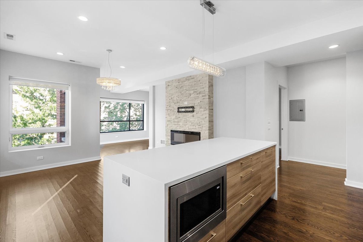 6900 North Sheridan Road, Unit 3W Chicago, IL 60626 - Photo 4 of 11