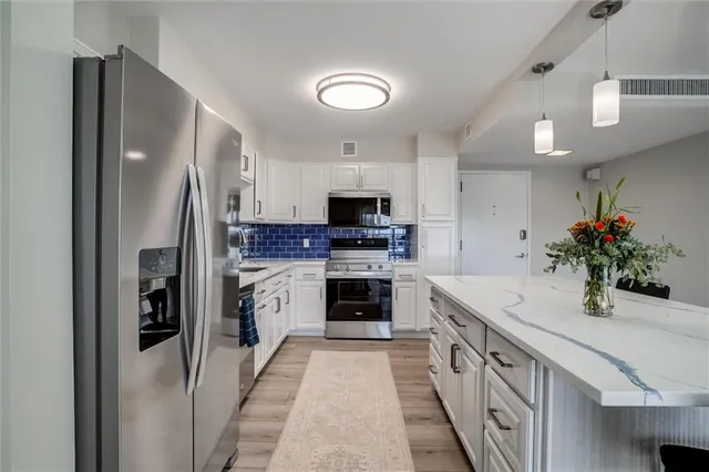 $499,000 | 4545 Wornall Road, Unit 605, Kansas City, MO 64111