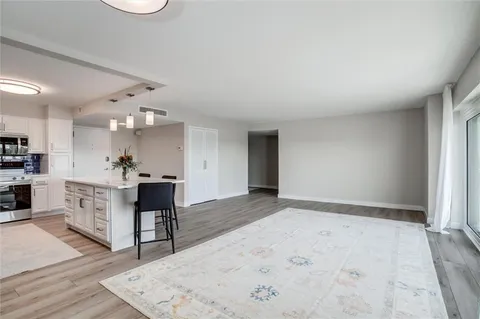 $499,000 | 4545 Wornall Road, Unit 605, Kansas City, MO 64111