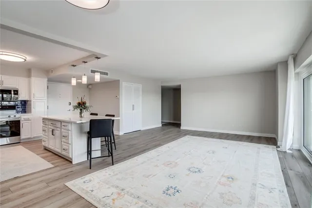 $499,000 | 4545 Wornall Road, Unit 605, Kansas City, MO 64111