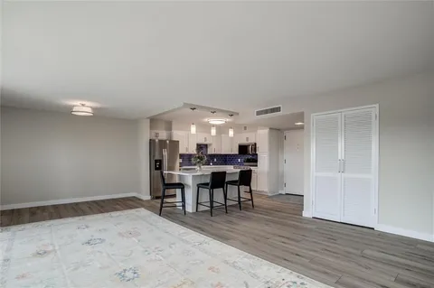 $499,000 | 4545 Wornall Road, Unit 605, Kansas City, MO 64111