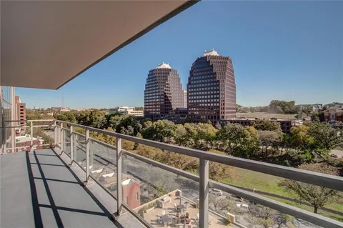 $499,000 | 4545 Wornall Road, Unit 605, Kansas City, MO 64111