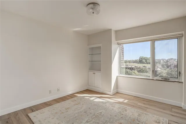 $499,000 | 4545 Wornall Road, Unit 605, Kansas City, MO 64111