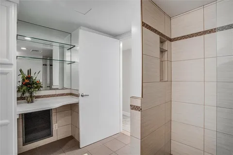 $499,000 | 4545 Wornall Road, Unit 605, Kansas City, MO 64111