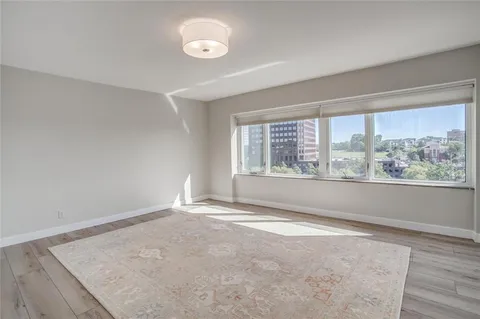 $499,000 | 4545 Wornall Road, Unit 605, Kansas City, MO 64111