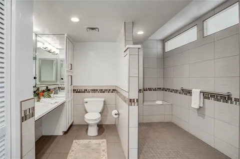 $499,000 | 4545 Wornall Road, Unit 605, Kansas City, MO 64111