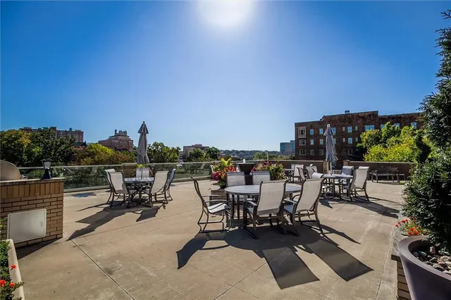 $499,000 | 4545 Wornall Road, Unit 605, Kansas City, MO 64111