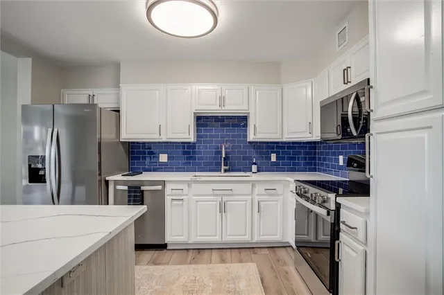 $499,000 | 4545 Wornall Road, Unit 605, Kansas City, MO 64111