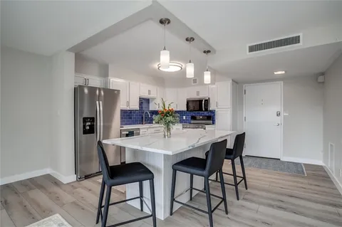 $499,000 | 4545 Wornall Road, Unit 605, Kansas City, MO 64111