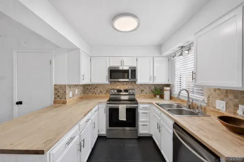 $389,900 | 9410 West Ontario Drive, Littleton, CO 80128